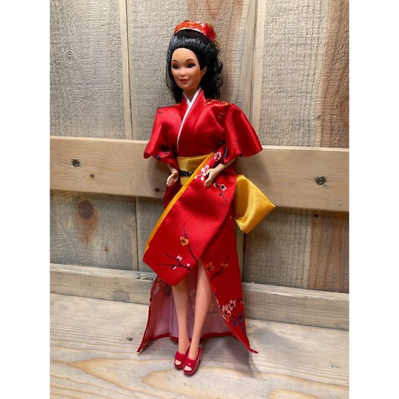Rare Vintage 1984 Dolls of the World Japan Barbie Doll with shoes complete outfi - Picture 1 of 8